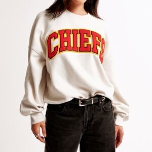 Abercrombie Kansas City Chiefs Graphic Oversized Sunday Crewneck